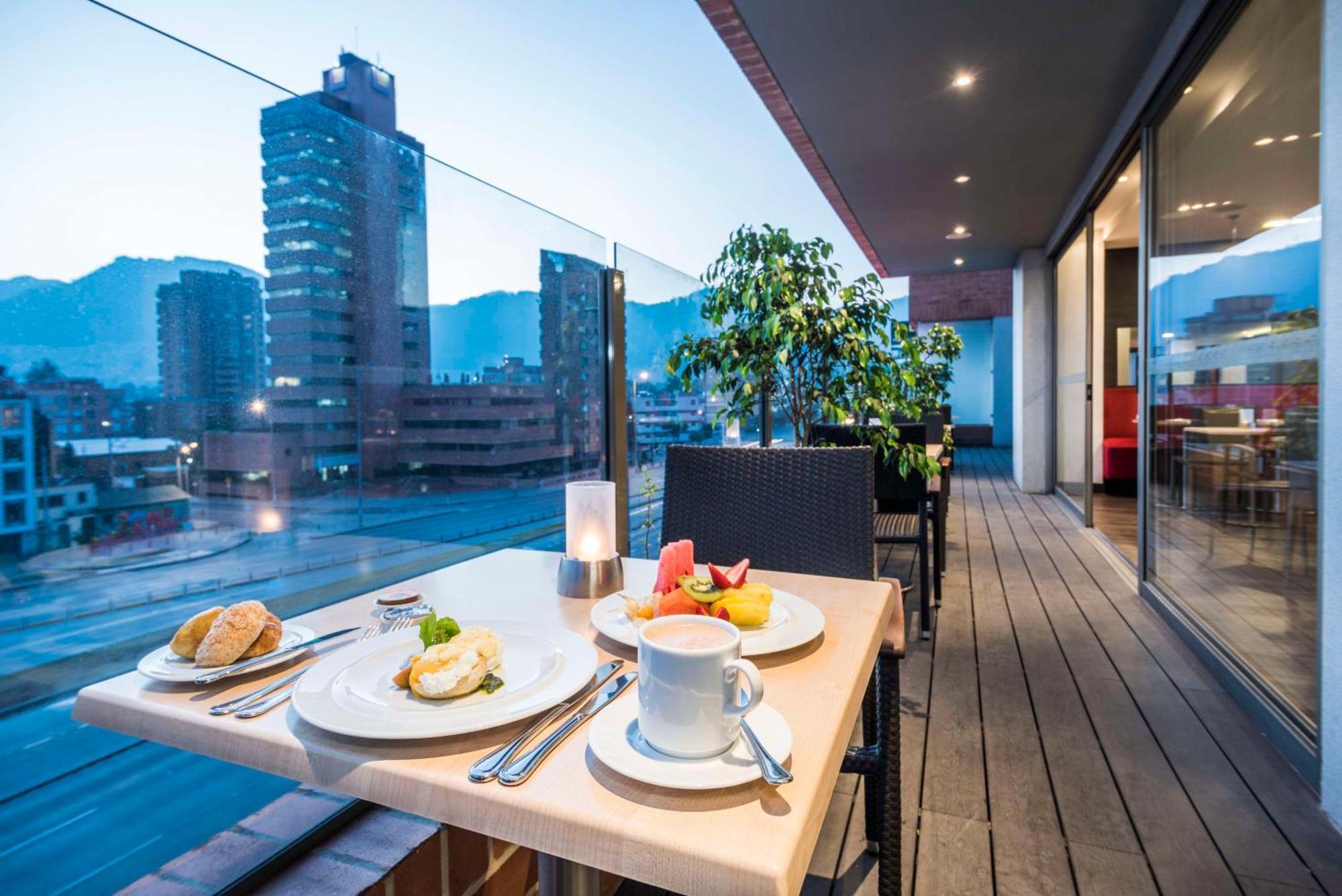 Nh Bogota Urban 26 Royal Hotel Exterior foto