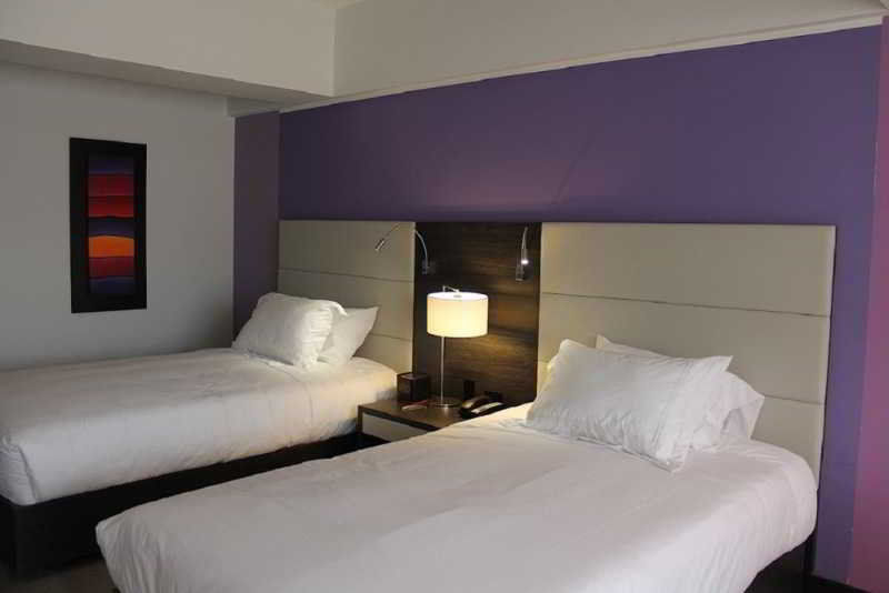 Nh Bogota Urban 26 Royal Hotel Exterior foto